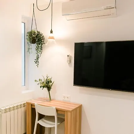 Estupendo Piso De 2 En La Gran Via. A/a. Wifi.